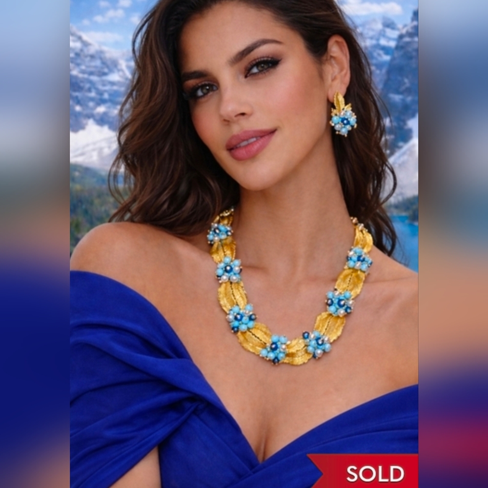 *** SOLD Gold and Blue Floral Semi Precious Cluster Gold Leaf Necklace